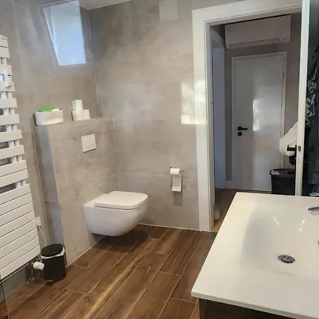 Privatunterkunft Chambre Dans Industriel Avec Jardin